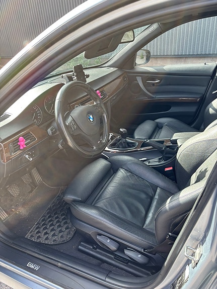 BMW 320d 14 of 17