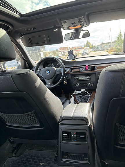 BMW 320d 16 of 17