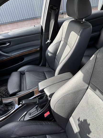 BMW 320d 12 of 17