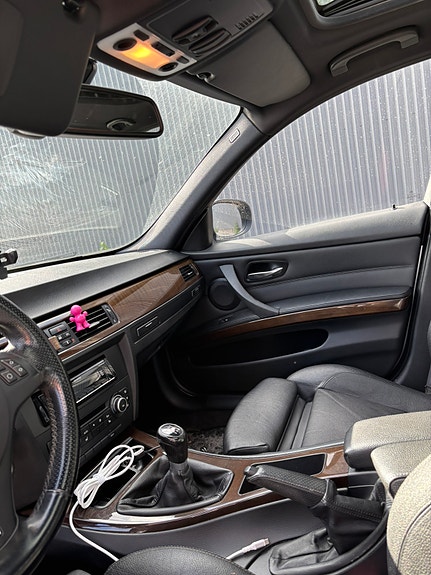BMW 320d 15 of 17