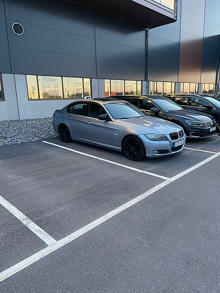 BMW 320d 2 of 10