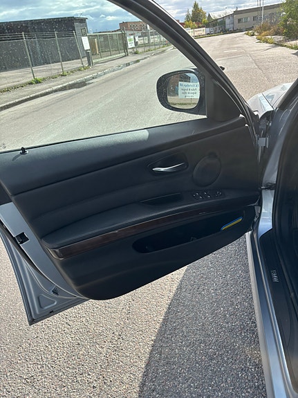 BMW 320d 11 of 17