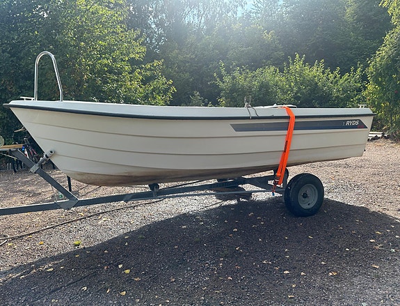 Ryds 435 med Laxåtrailer – fin och praktisk småbåt 2 of 9
