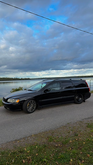Volvo V70 2 of 11