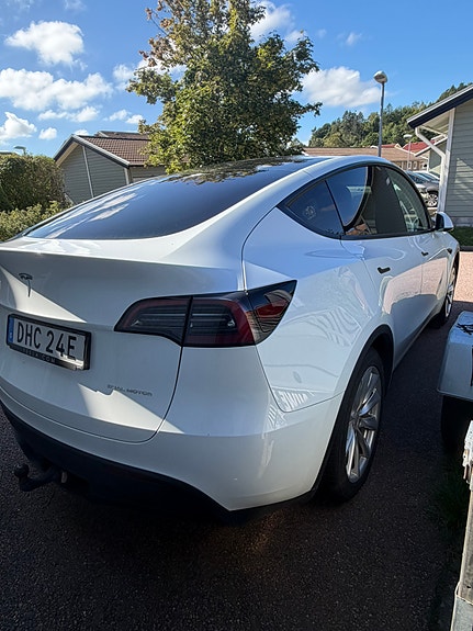 Tesla Model Y 4 of 4