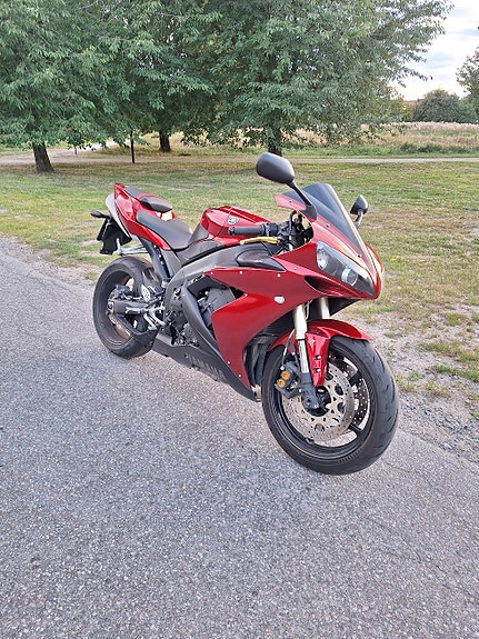 Yamaha YZF-R1 3 of 5