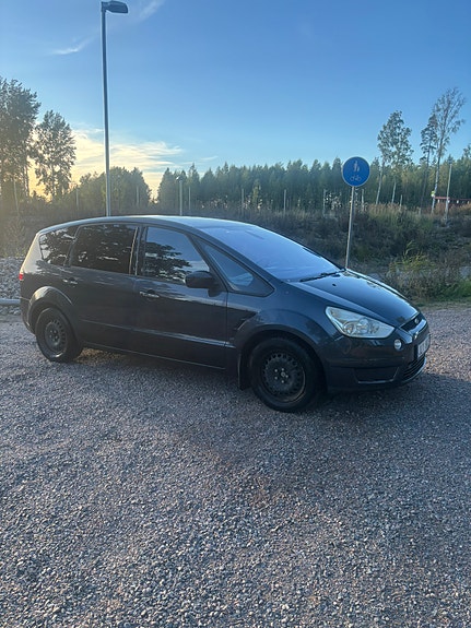 Ford S-MAX 3 of 7