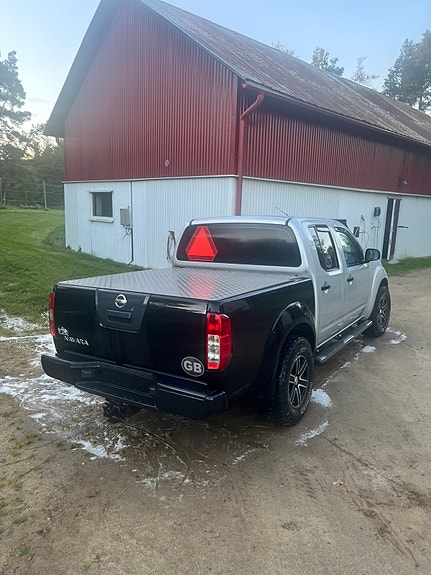 Nissan Navara 2 of 8