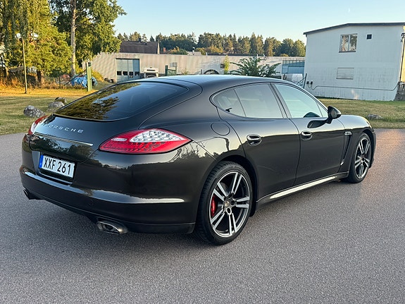 Porsche Panamera 4 of 6