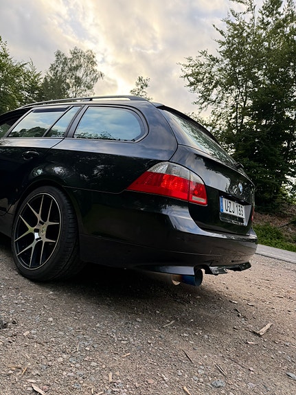 BMW 525i 2 of 12