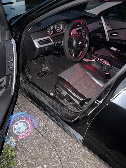 BMW 525i 3 of 12