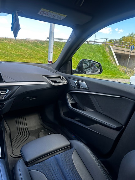 BMW 218d 6 of 7