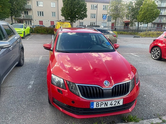 Skoda Octavia 2 of 5