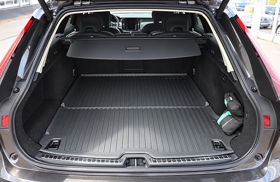 Volvo V90 Cross Country 3 of 8