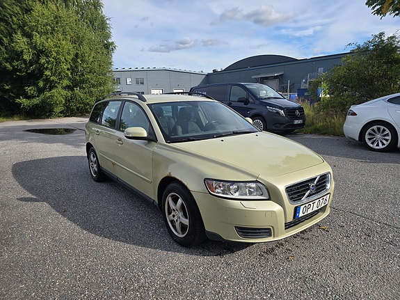 Volvo V50 2 of 10