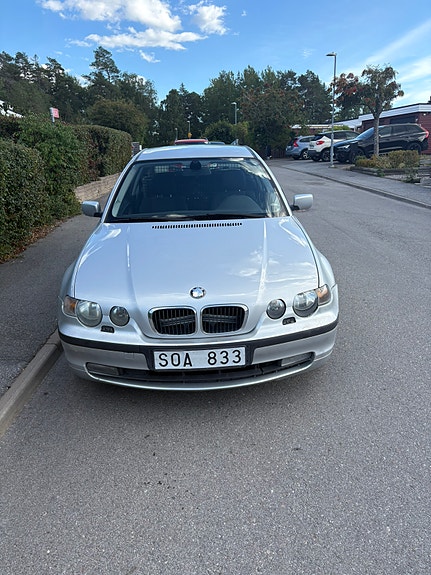 BMW 316Ti 3 of 5
