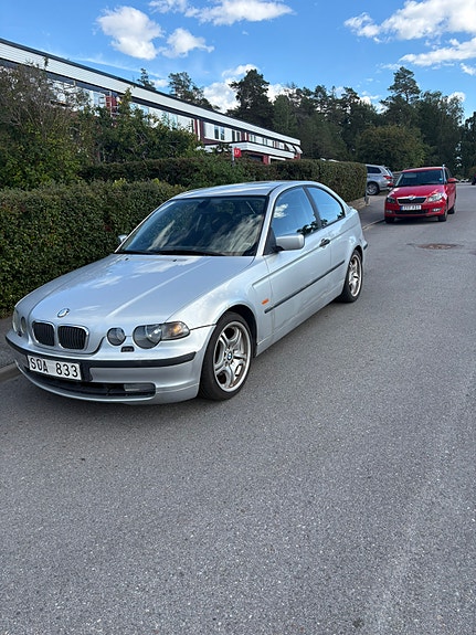 BMW 316Ti 2 of 5