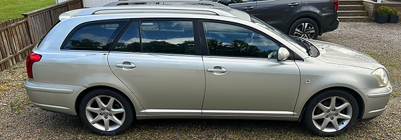 Toyota Avensis 3 of 8