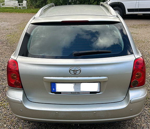 Toyota Avensis 5 of 8