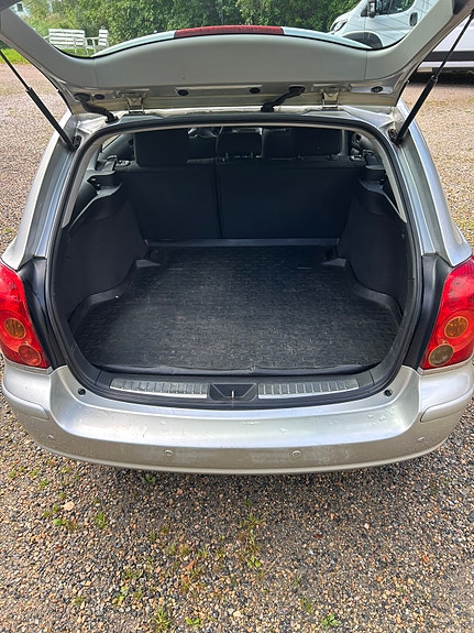 Toyota Avensis 8 of 8