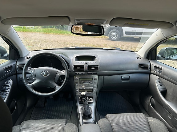Toyota Avensis 6 of 8