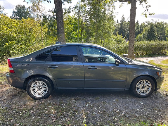 Volvo S40 3 of 4
