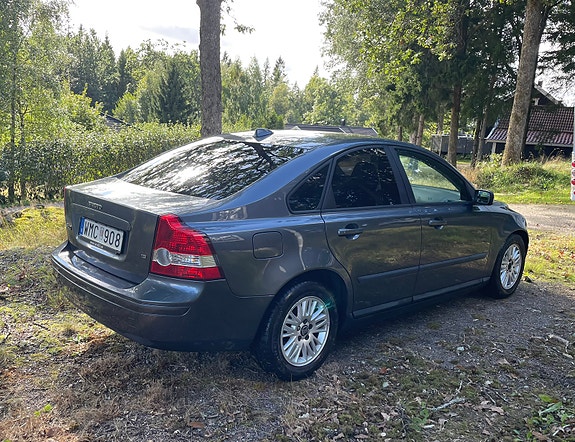 Volvo S40 2 of 4
