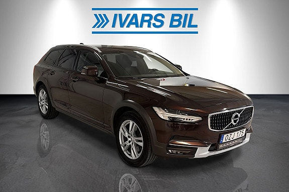 Volvo V90 Cross Country 2 of 5