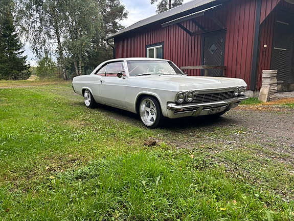 Chevrolet Impala 3 of 9