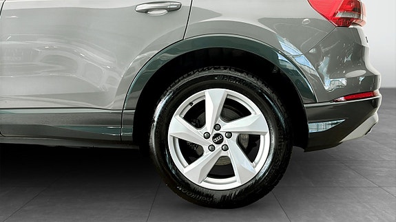Audi Q3 6 of 12