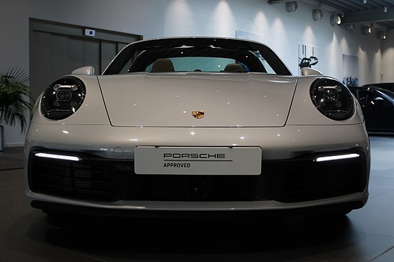 Porsche 911 Targa 4 3 of 16