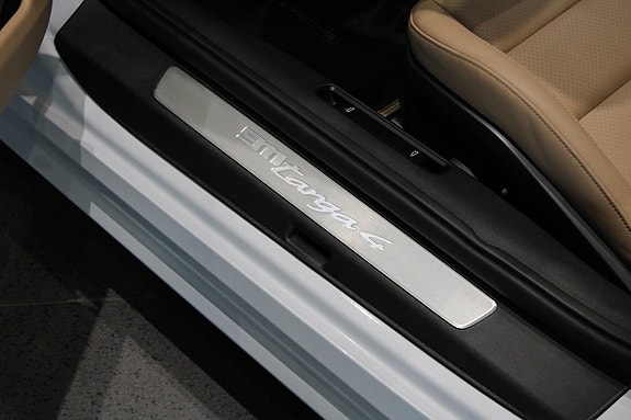Porsche 911 Targa 4 11 of 16