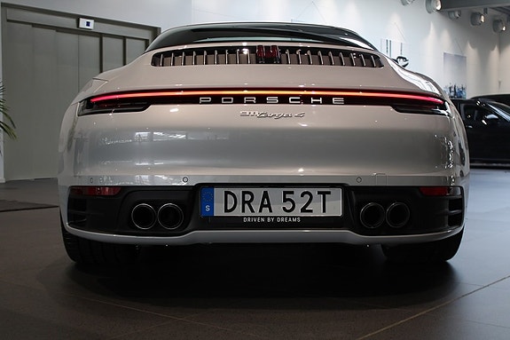 Porsche 911 Targa 4 4 of 16