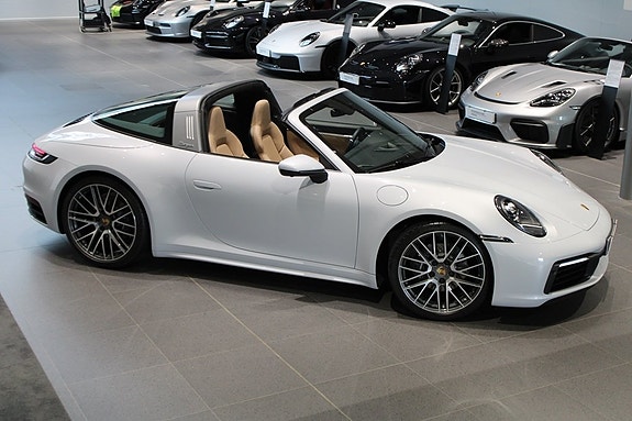 Porsche 911 Targa 4 7 of 16
