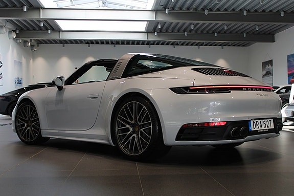 Porsche 911 Targa 4 2 of 16