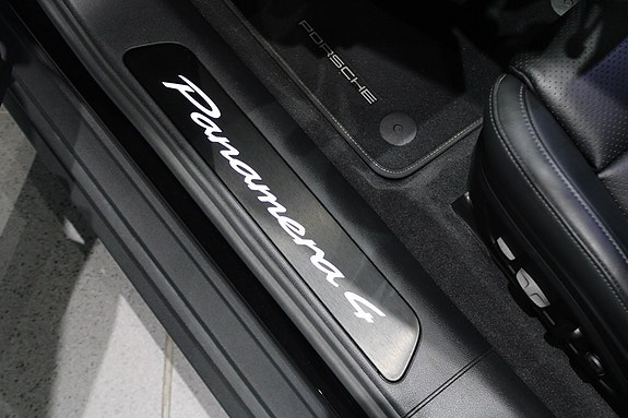 Porsche Panamera 4 15 of 16