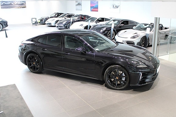 Porsche Panamera 4 9 of 16