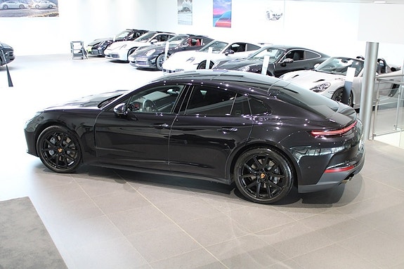 Porsche Panamera 4 11 of 16
