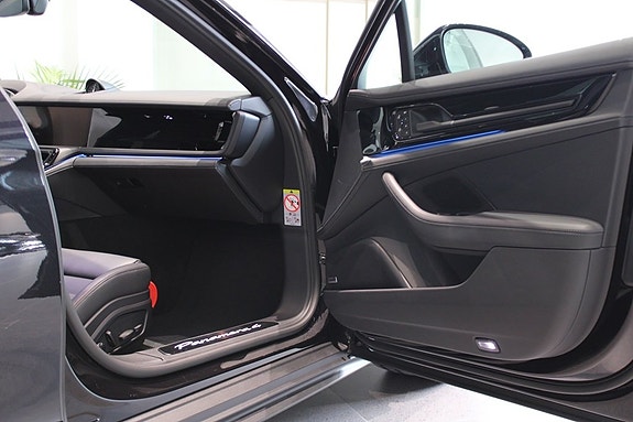 Porsche Panamera 4 5 of 16