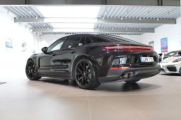Porsche Panamera 4 2 of 16