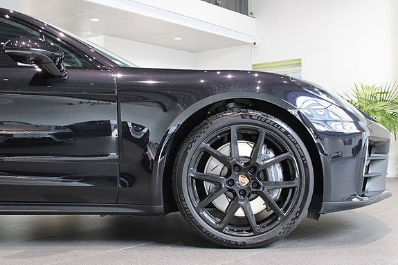 Porsche Panamera 4 16 of 16