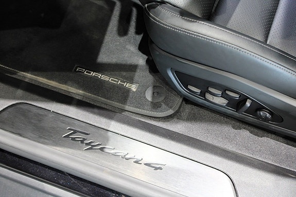 Porsche Taycan 4 11 of 16