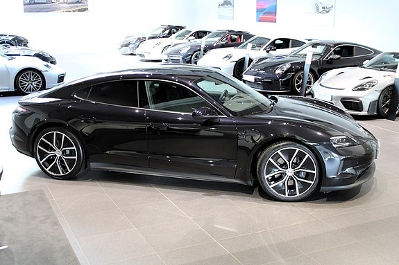 Porsche Taycan 4 8 of 16