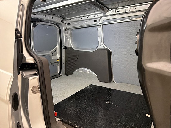 Ford Transit Connect 13 of 30