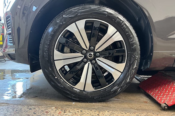 Volvo XC60 17 of 28