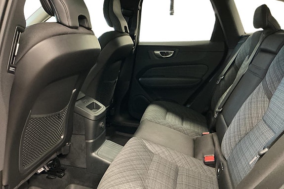 Volvo XC60 13 of 28
