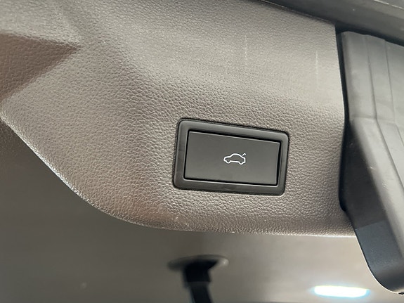 Volkswagen Multivan 14 of 30