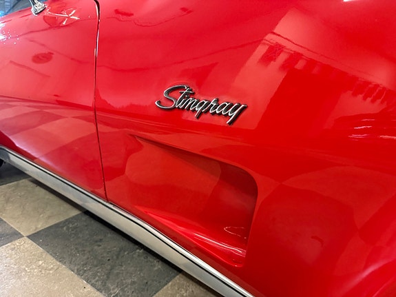 Chevrolet Corvette 14 of 26