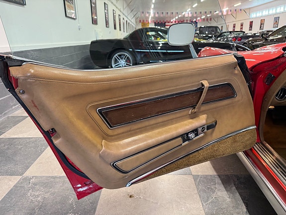 Chevrolet Corvette 23 of 26