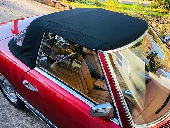 Mercedes-Benz 350 SL 3 of 4